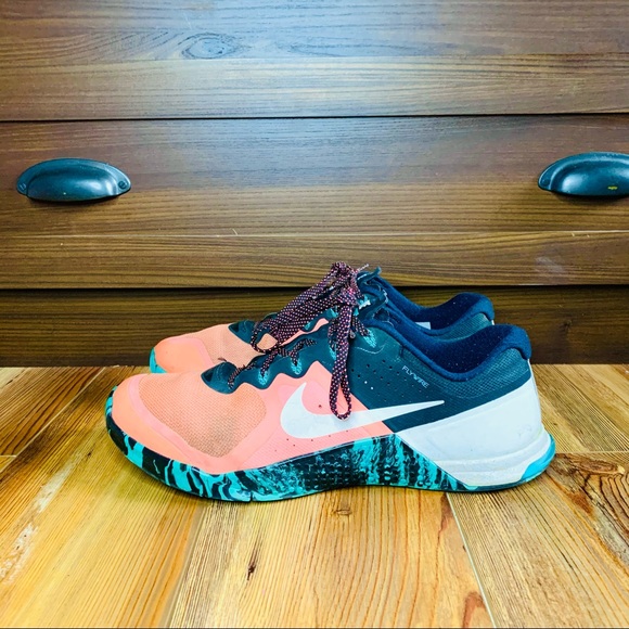 nike metcon peach